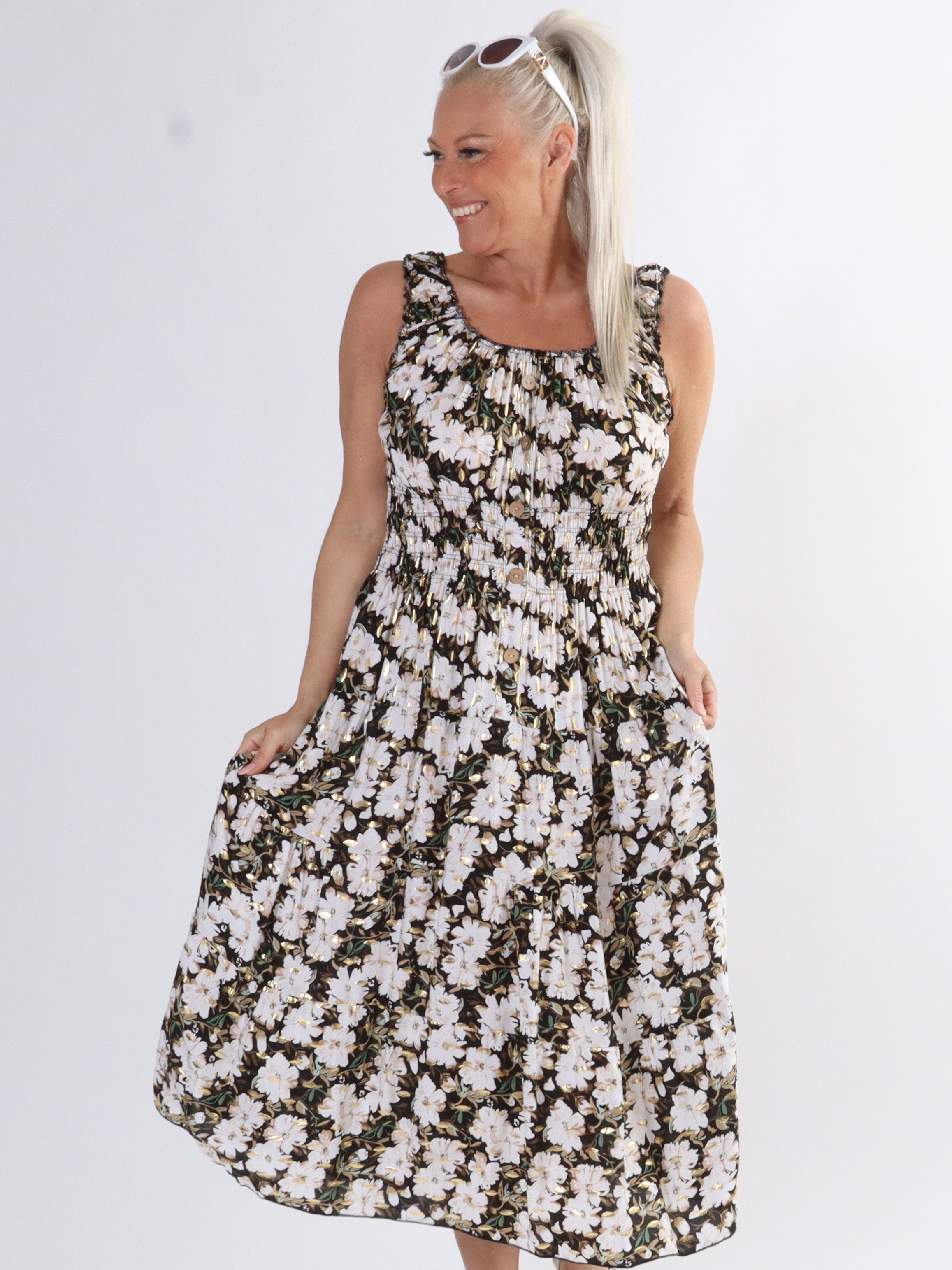 Alicia summer Short - Sød plus size stropkjole med sommerblomster